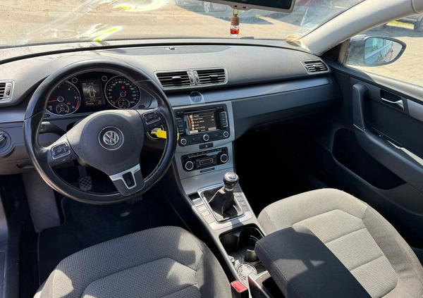 Volkswagen Passat cena 16699 przebieg: 237000, rok produkcji 2011 z Czarnków małe 254